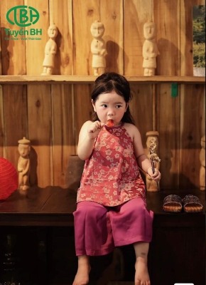 Bộ yếm đào bé gái Hồng 