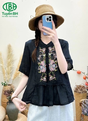 Áo linen Đen thêu họa tiết tay ren