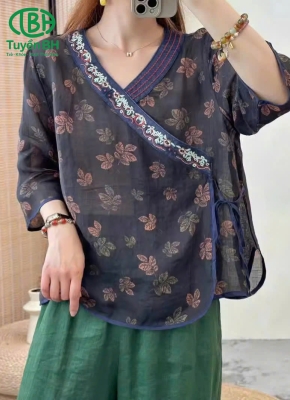 Áo linen hoa cổ V Đen