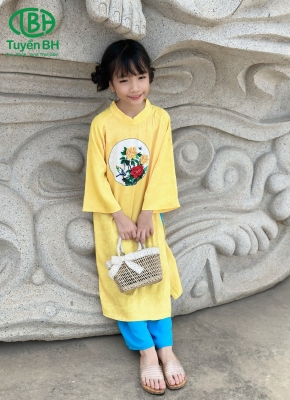 Áo dài gấm hoa Vàng