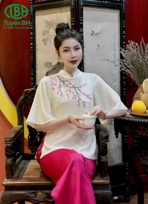 Bộ lụa tằm thêu cành đào Trắng kem