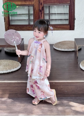 Bộ yếm Sam Hồng phối quần cùng họa tiết