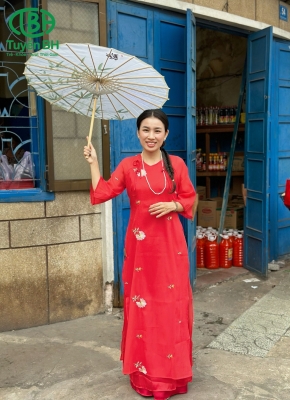 Áo dài Tường Lan Mẹ Đỏ