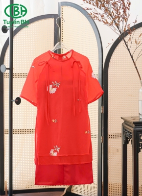 Áo dài Tường Lan bé Đỏ