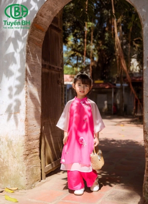 Áo dài Khánh Vy bé Hồng sen