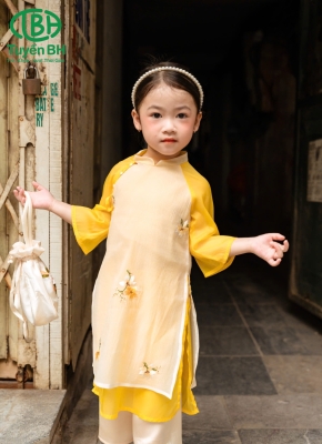 Áo dài Khánh Vy bé Trắng kem