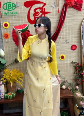 Áo dài Khánh Vy Mẹ Trắng kem
