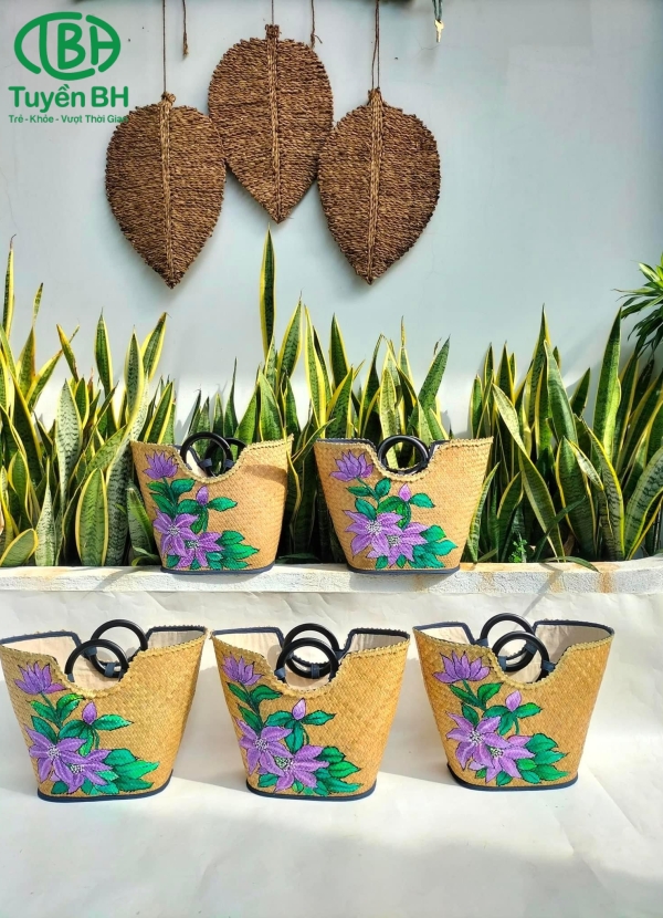 Giỏ Ovan Quai Gỗ Vẽ Hoa Tím