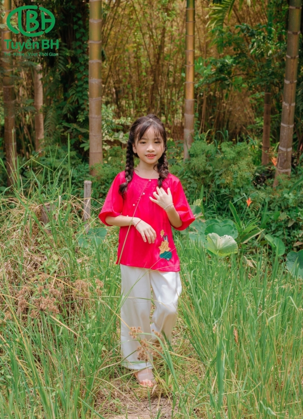 Bà Ba Thêu Hoa Cho Bé 