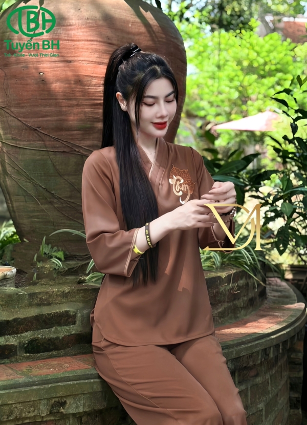 Set Đồ Lam Lụa Thêu Chữ Tâm 