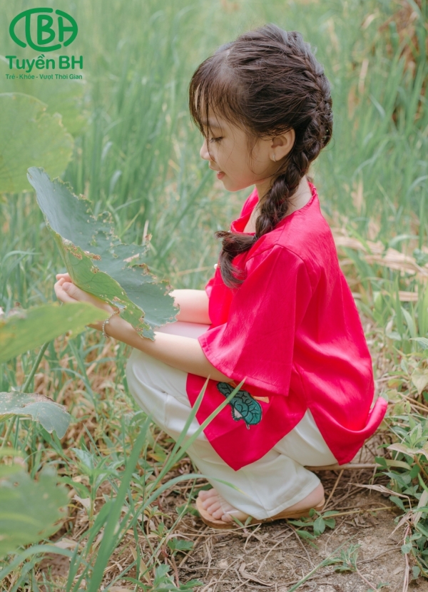 Bà Ba Thêu Hoa Cho Bé 