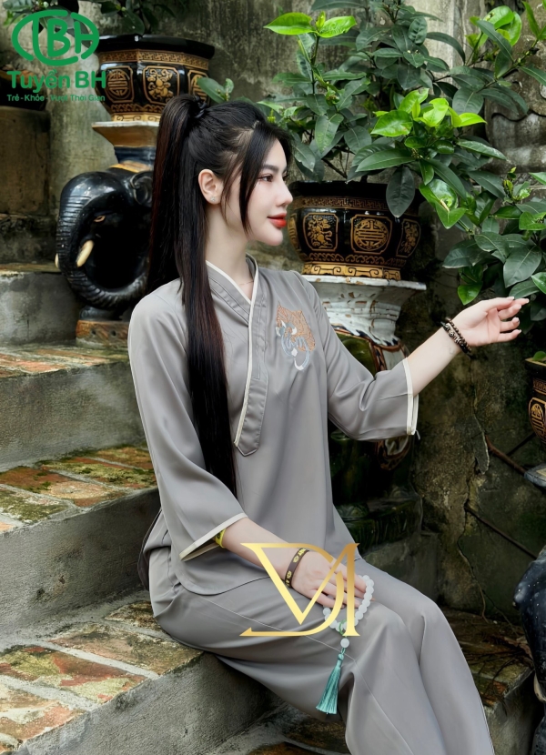 Set Đồ Lam Lụa Thêu Chữ Tâm 