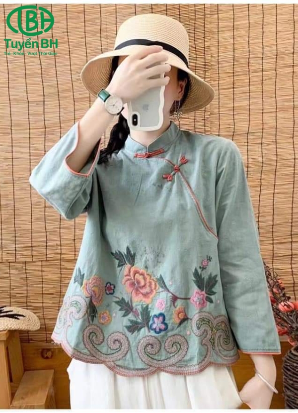 Áo linen thêu hoa hồng màu Trắng 