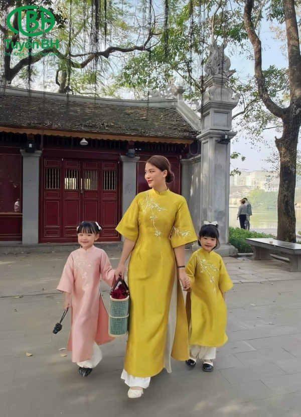 Áo dài Đỏ thêu cành hoa 