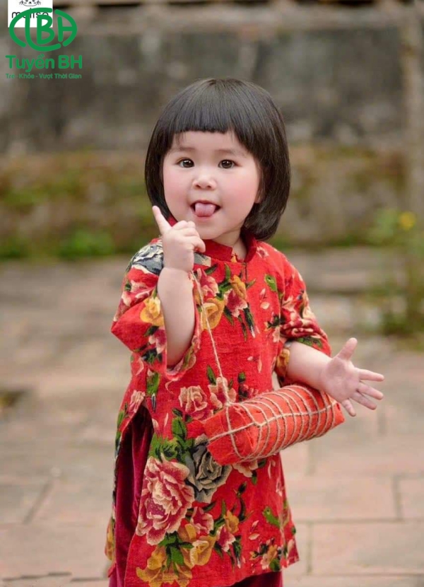 Áo dài Chăn Công Đỏ cho bé 