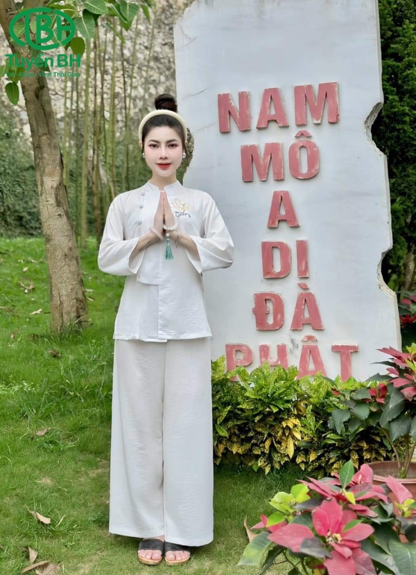 Bộ đũi Trắng thêu sen chữ Tâm 
