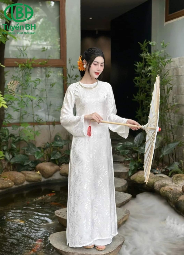 Áo dài Trắng họa tiết chữ Thọ đính nơ vai