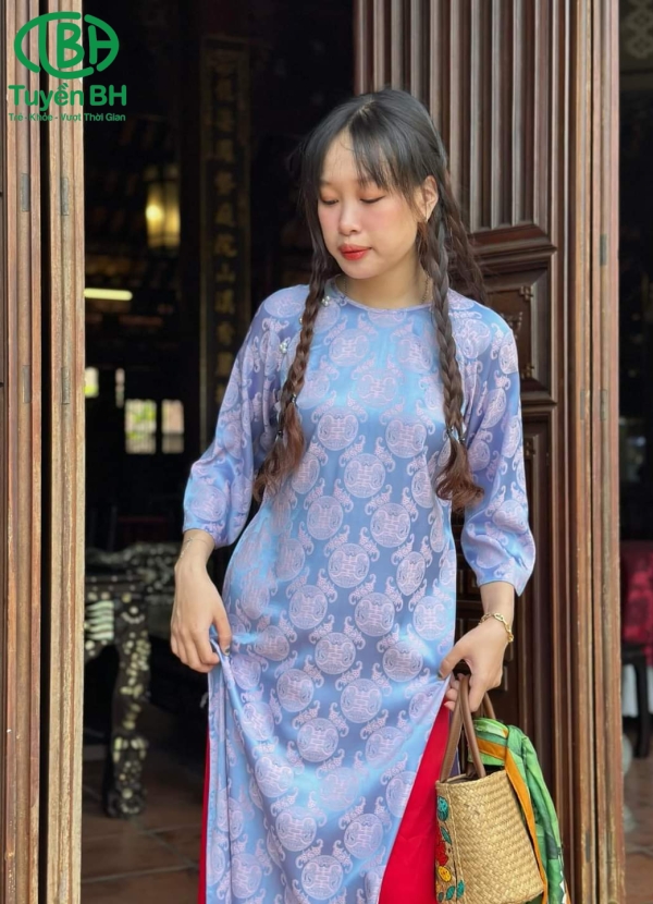 Áo dài Nam Sơn thiết kế đính ngọc vai Vàng