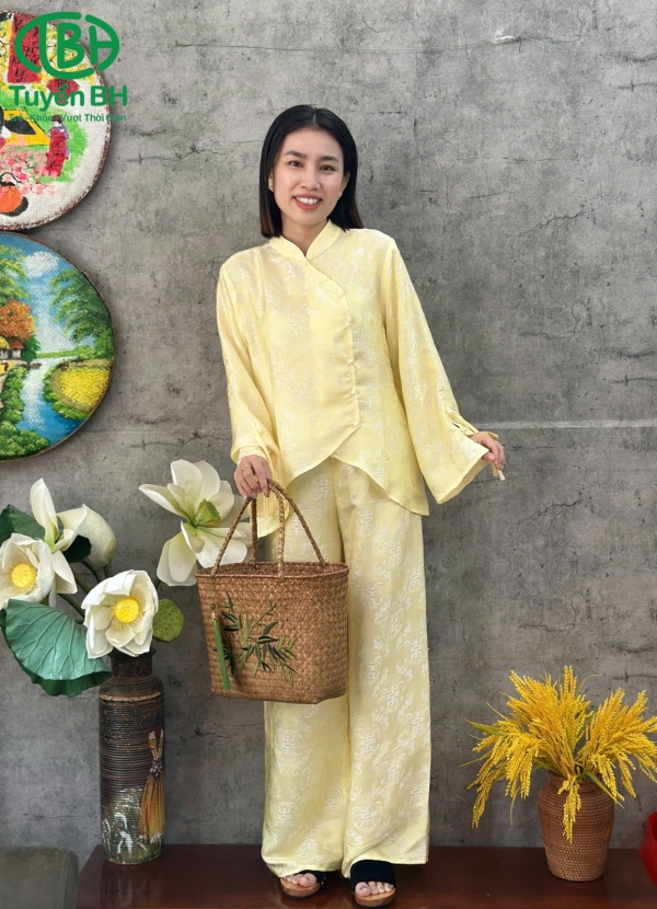 Bộ lụa tằm cao cấp thiết kế may theo số đo màu vàng