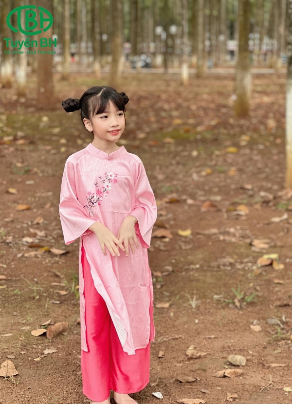 Áo dài gấm hoa Vàng