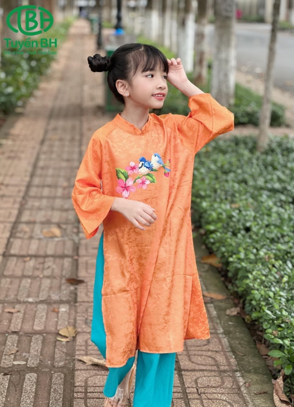 Áo dài gấm hoa Vàng