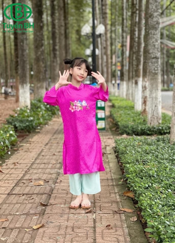 Áo dài gấm hoa Vàng