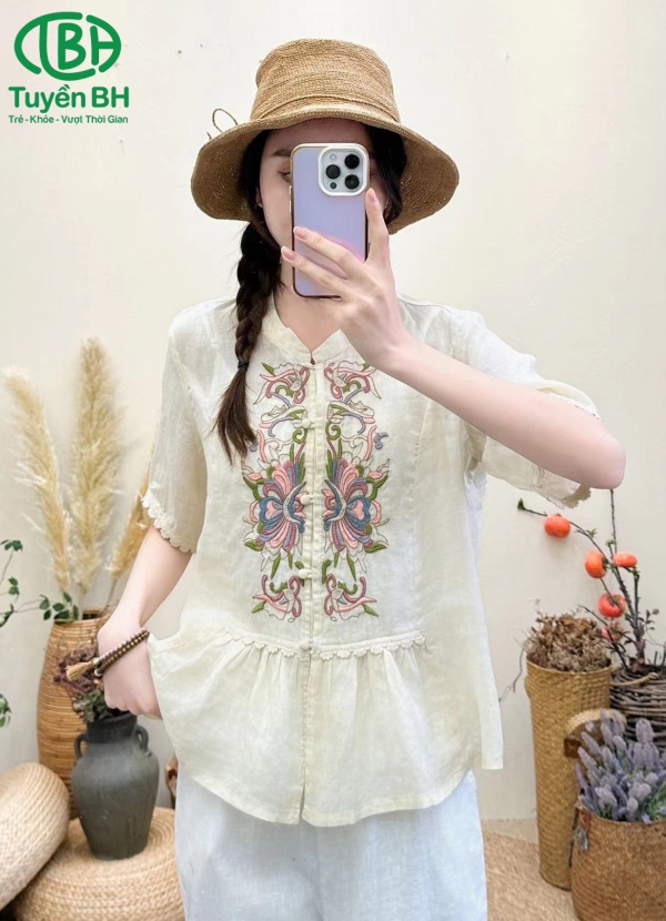 Áo linen Nâu thêu họa tiết tay ren