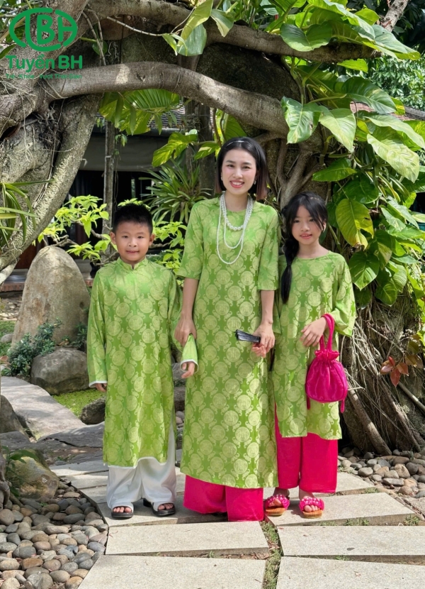 Áo dài Nam Sơn cho Mẹ Đỏ
