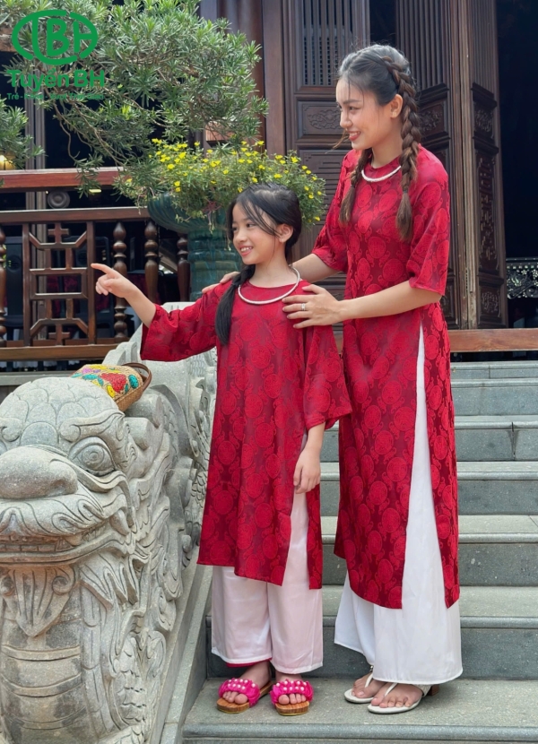 Áo dài Nam Sơn cho Mẹ Cam