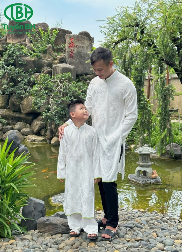 Áo dài Nam Sơn cho Bố Đỏ