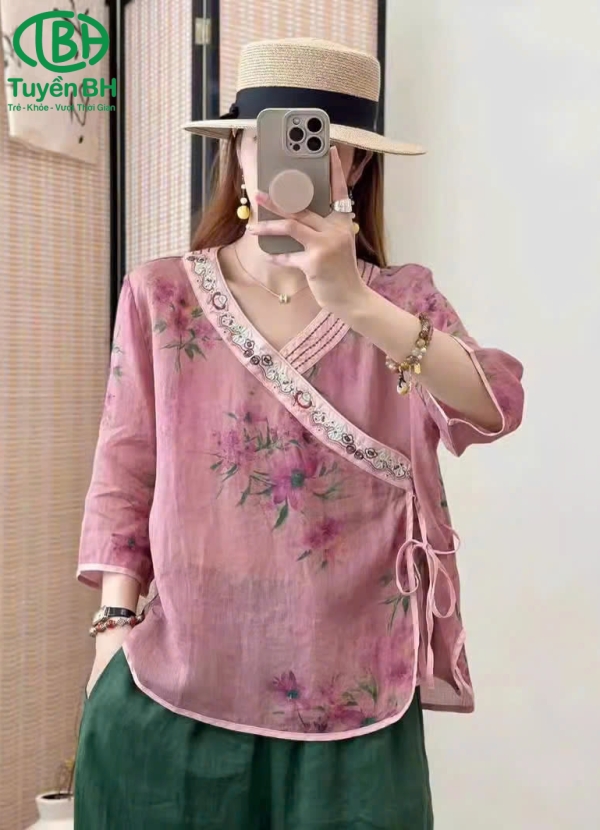 Áo linen hoa cổ V Nâu