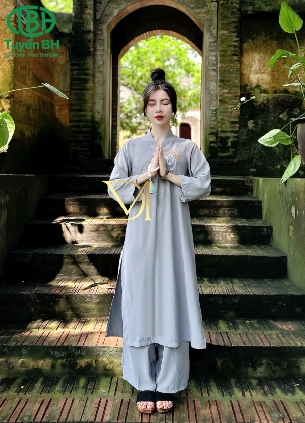 Bộ áo dài thêu chữ Tâm màu Nâu