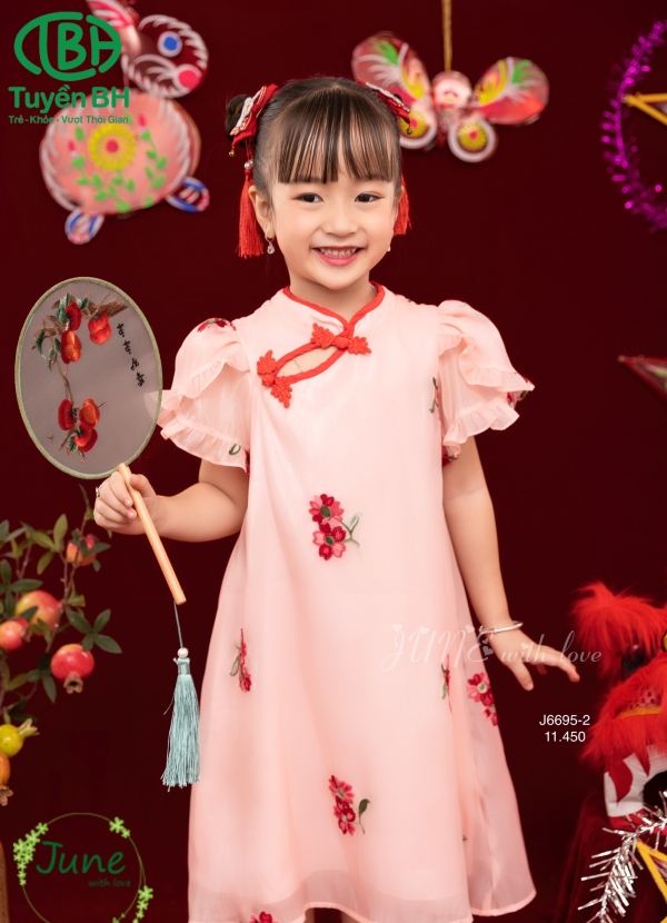 Sườn xám màu Trắng Kem