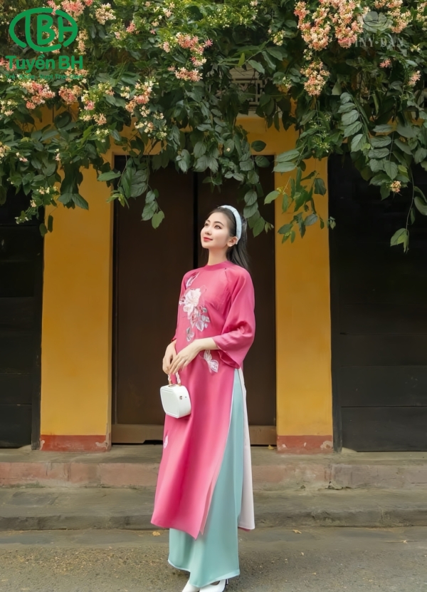 Áo dài thêu hoa mẫu đơn màu Hồng sen