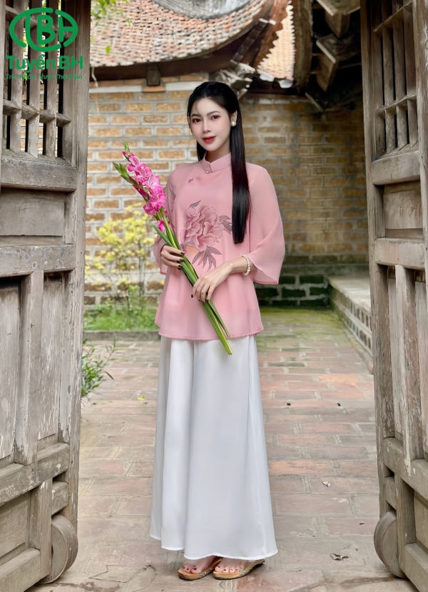 Bộ voan Hồng cổ tàu đính đá mã não đỏ