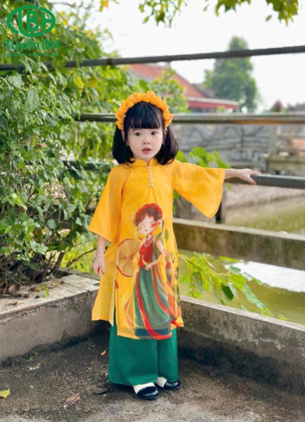 Áo dài Tím cúc ngọc in cô gái 