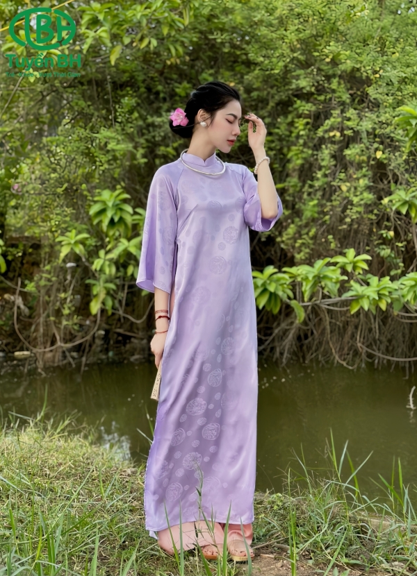 Áo dài Đỏ xuông vân chìm