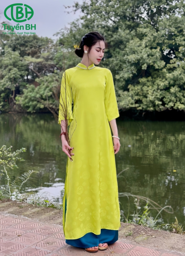 Áo dài Hồng sen xuông vân chìm