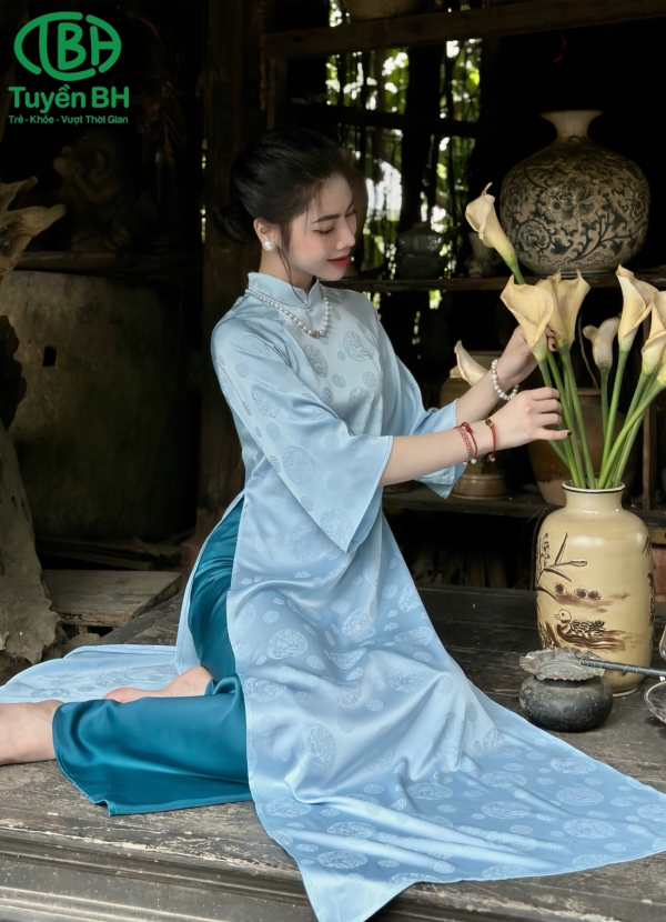 Áo dài Đỏ xuông vân chìm