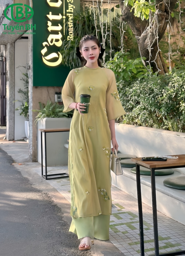 Áo dài cổ tết thêu hoa Đỏ 