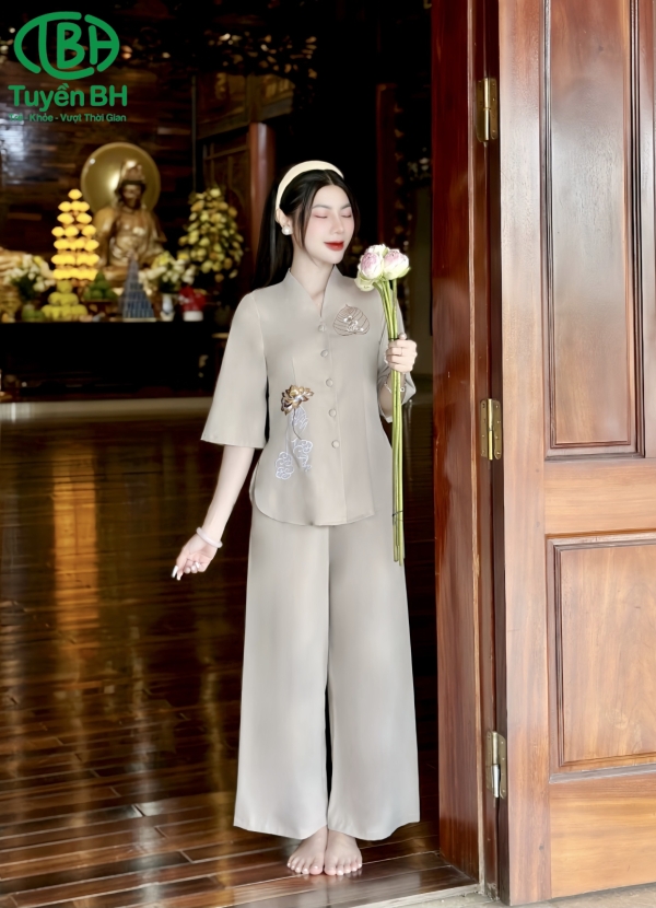 Bộ lam Trắng thêu lá bồ đề chữ Tâm