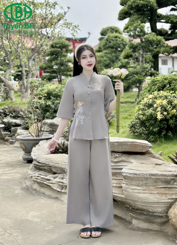 Bộ lam Trắng thêu lá bồ đề chữ Tâm