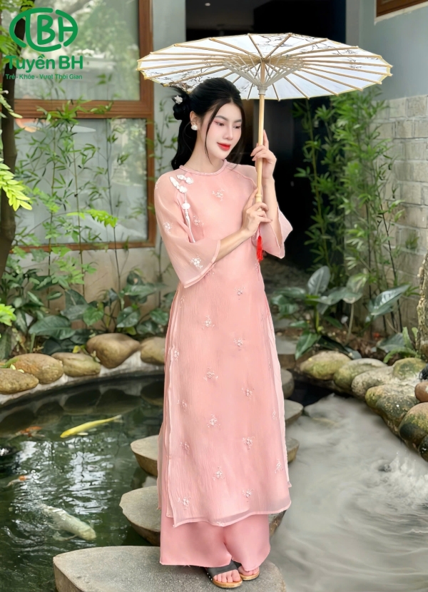 Áo dài voan tơ Trắng kem kèm ngọc bội 