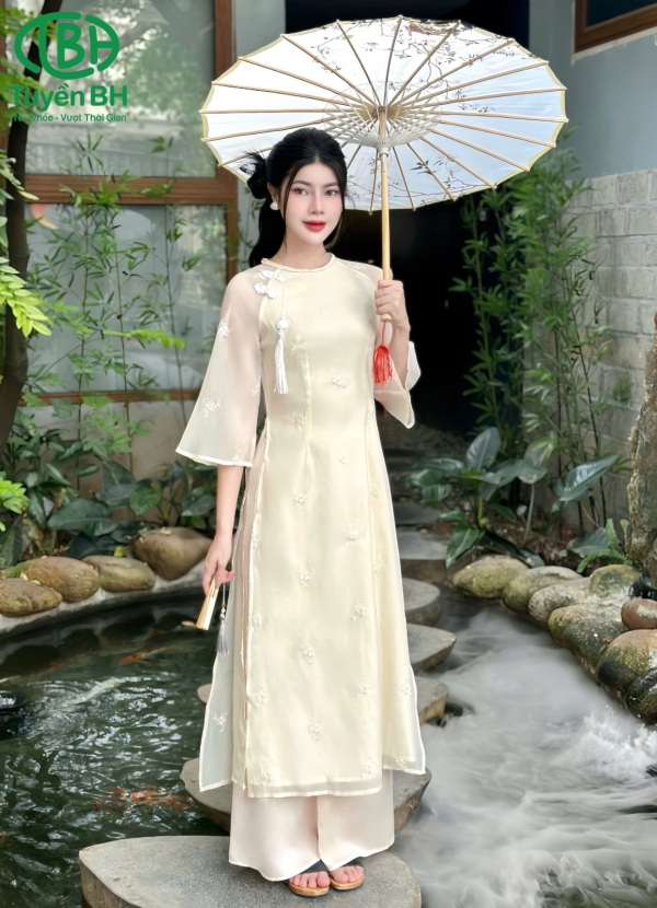 Áo dài voan tơ Hồng kèm ngọc bội 