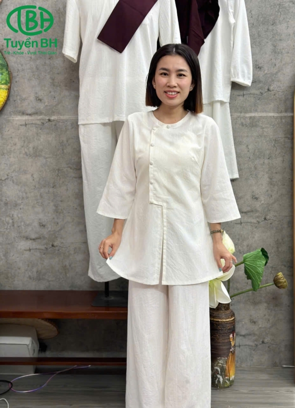 Bộ lam thiền Trắng thiết kế vạt ngang cổ tròn cúc bọc