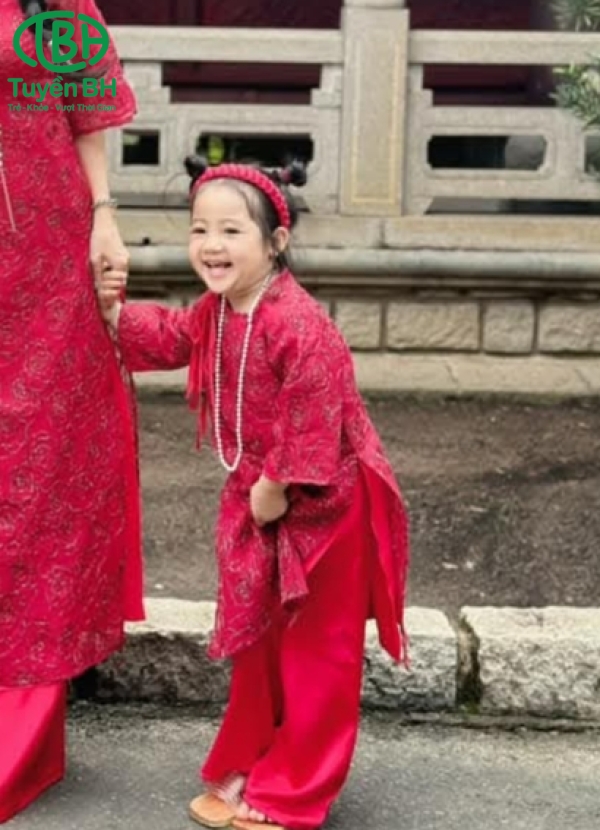 Áo dài voan gấm hoa hồng Hồng của bé