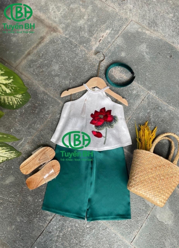 Set cổ yếm thêu sen màu Hồng Sen