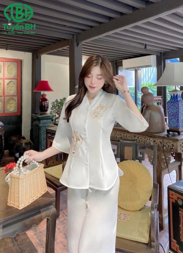 Bộ trượt thêu chữ An màu Trắng 
