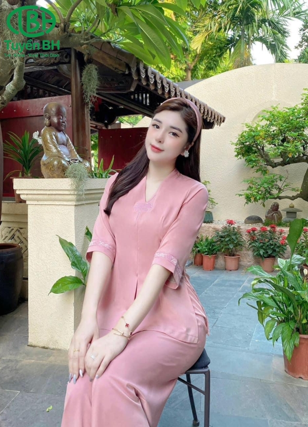 Bộ trượt cổ V màu Trắng