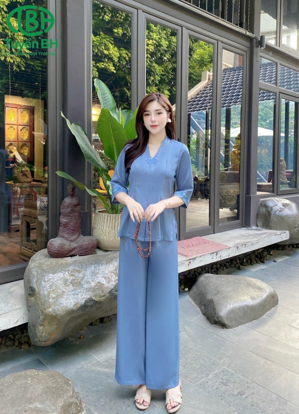 Bộ trượt cổ V màu Trắng